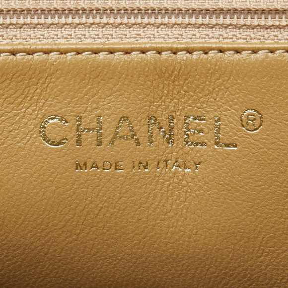 CHANEL Cream Caviar Leather Logo Tote Bag - Picture 6 of 7